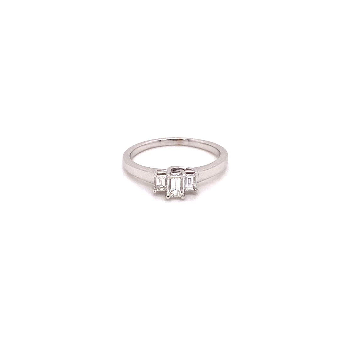 Video Vintage 14K White Gold 3 Stone Emerald Cut Diamond Engagement ring